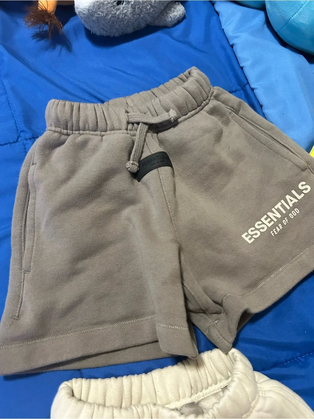 ESSENTIALS Kids Cream Fleece Shorts with Subtle '1977' Detail